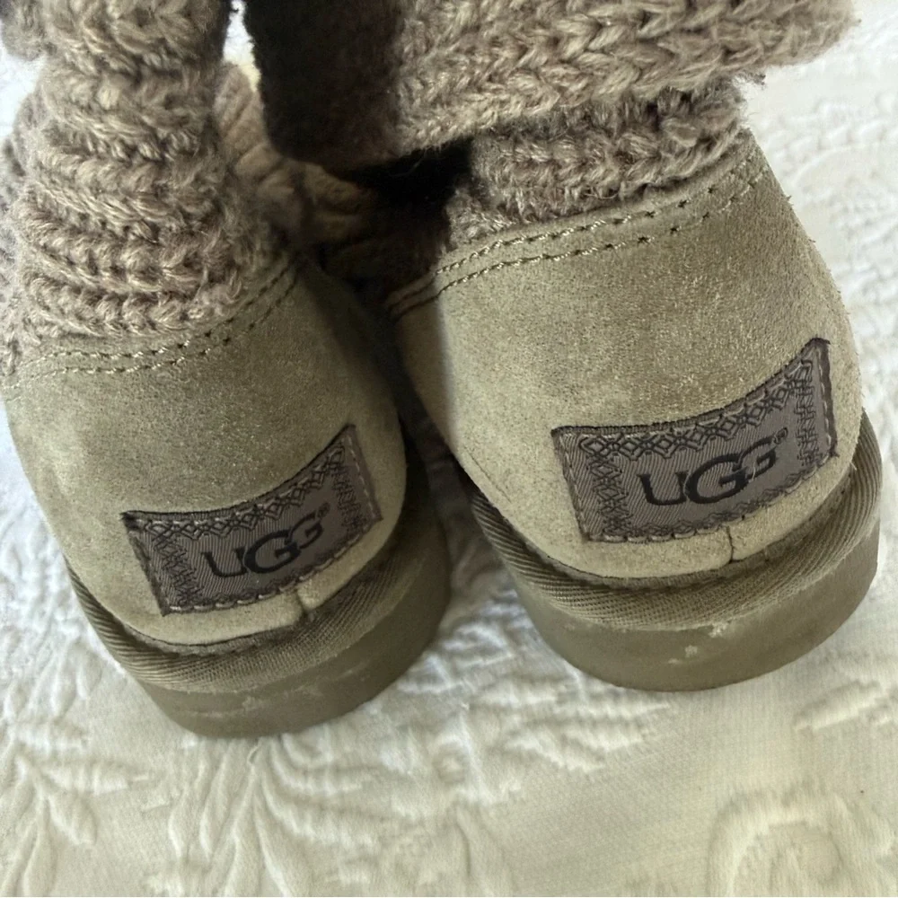 UGG Gray Cozy Cardy Sheepskin Wool Treadlite Slouch Button Boots size 9